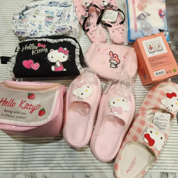 [BUNJANG] Sanrio Hello Kitty Slippers (2), Flip-flops (1), Pouch (4), Cup, and Hand Towel Set / 키티 슬리퍼2개+쪼리1개+파우치 4개+컵+핸드 타월