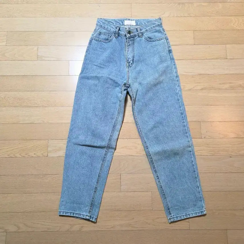 [BUNJANG] Light Wash Boyfriend Fit Denim Jeans / 연청 보이핏 데님 (착샷)