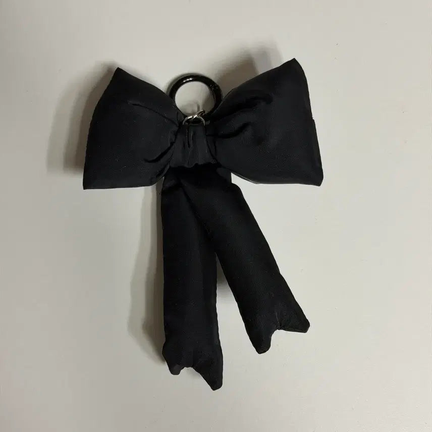 [BUNJANG] Padded Ribbon Keyring Black / 패딩 리본 키링 블랙