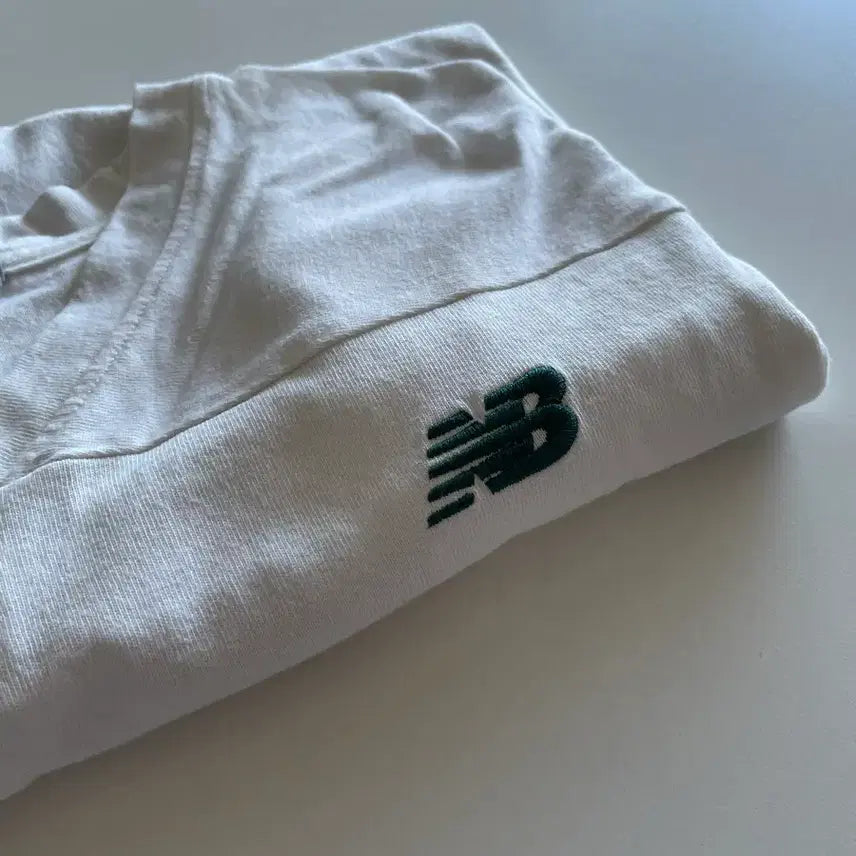[BUNJANG] New Balance V-Neck T-Shirt / 뉴발란스 브이넥 티셔츠