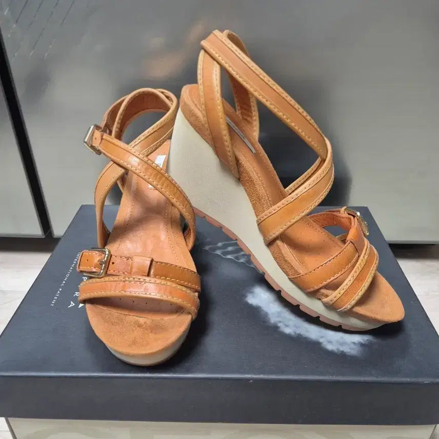 [BUNJANG] GEOX Wedge Strap Sandals / GEOX 제옥스 웨지 스트랩 샌들 235