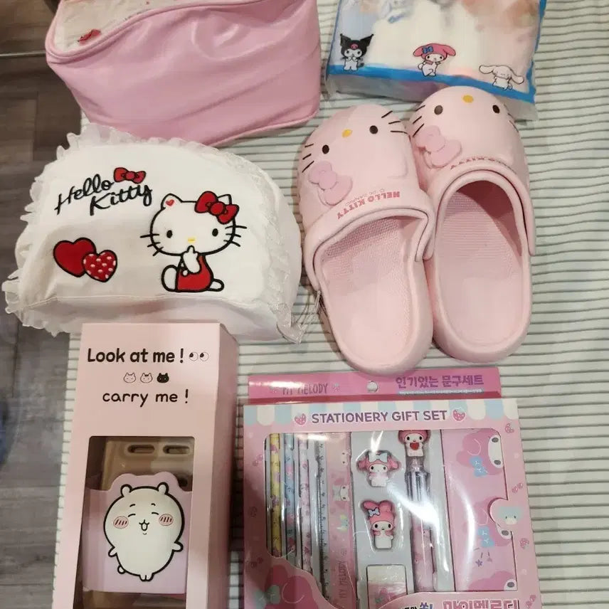 [BUNJANG] Hello Kitty Crocs Pouch Set / 키티 크록스+파우치 세트