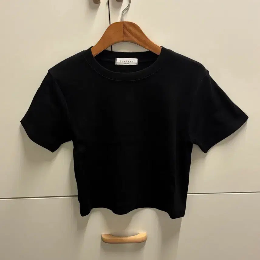 [BUNJANG] Plain Short-Sleeve Crop T-Shirt Black / 무지 반팔 크롭 티셔츠 블랙