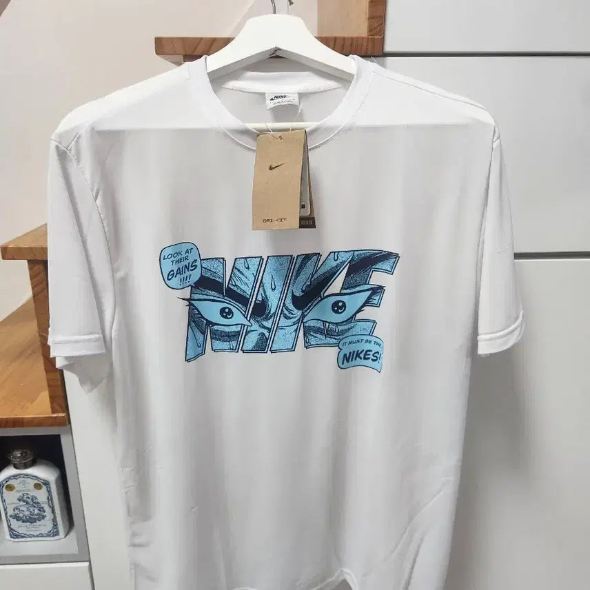 [BUNJANG] Nike Dri-FIT Cooling Graphic T-Shirt - White/Blue / [미사용&새제품/반택무료] 나이키 드라이핏 냉감 화이트 블루만화그래픽 반팔티셔츠 여자 L /남자M [택달린새상품]