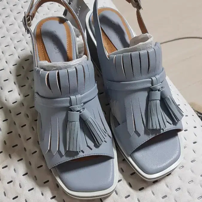 [BUNJANG] Washing Blue Lambskin Sandals Size 235 / 워싱블루 양가죽샌들 235