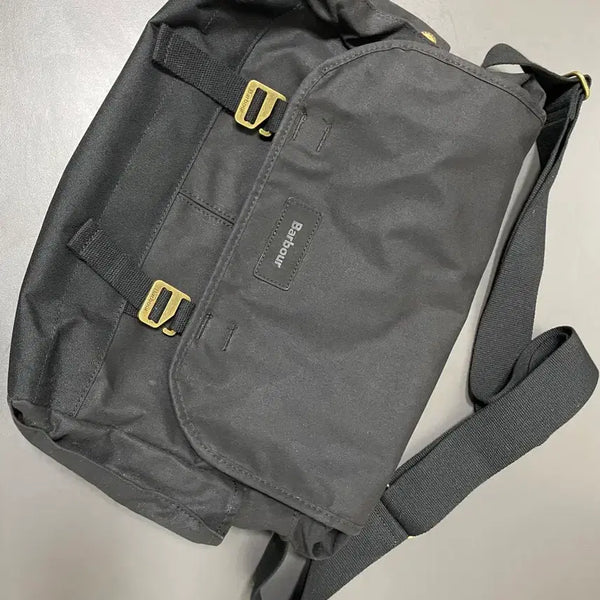 [BUNJANG] Barbour Essential Messenger Bag Black / 바버 에센셜 메신저백 블랙