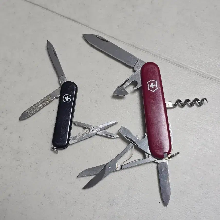 [BUNJANG] Victorinox Multitool & Minichamp Bundle (Used) / 빅토리녹스 멀티툴 과 미니툴 일괄 중고
