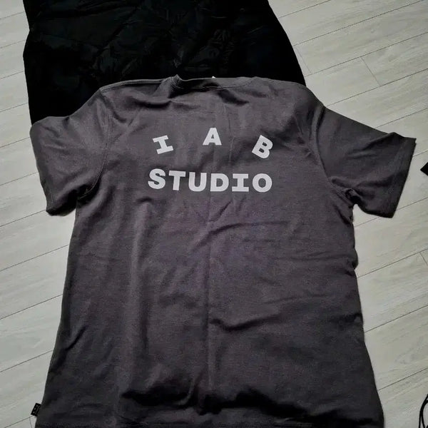 [BUNJANG] IAAP Studio At Home T-Shirt Charcoal XL / (4회착) 아이앱 스튜디오 앳 홈 티셔츠 차콜 XL 반팔