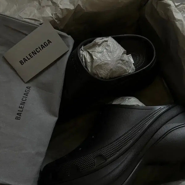 [BUNJANG] Balenciaga x Crocs Black Slide Sandals / 발렌시아가 x 크록스 슬라이드 샌들 블랙