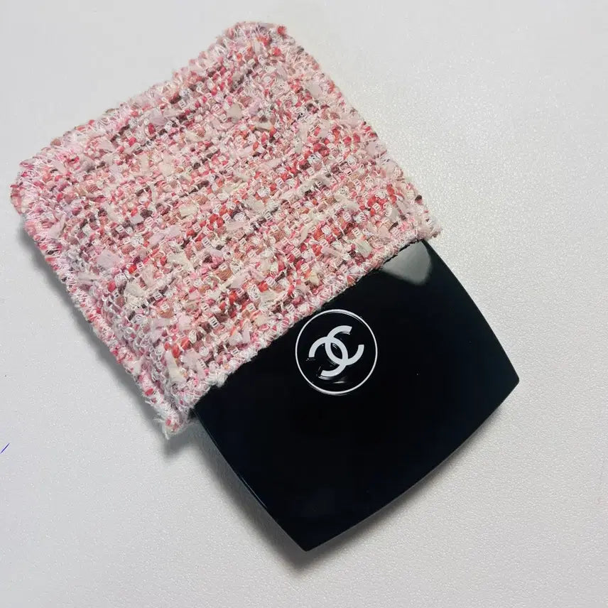 [BUNJANG] Chanel Tweed Limited Edition 4-Color Eyeshadow Palette Case with Pouch / 샤넬 트위드 한정판 4구 아이섀도우 팔레트 케이스