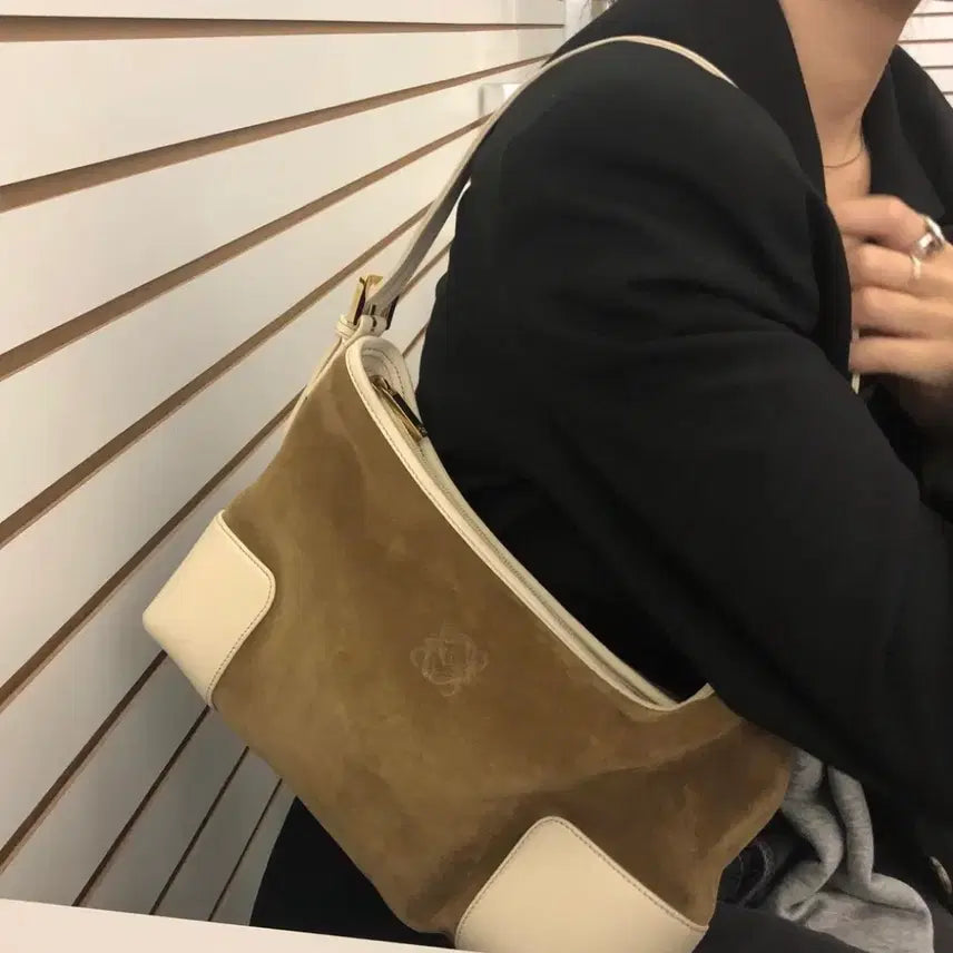 [BUNJANG] Vintage Loewe Suede Shoulder Bag / 빈티지 로에베 스웨이드 숄더백