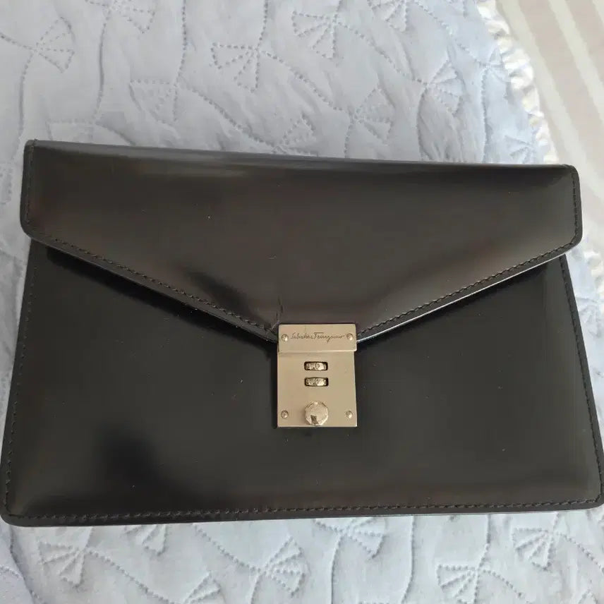 [BUNJANG] Salvatore Ferragamo Vintage Leather Clutch / 페라가모 블랙 클러치