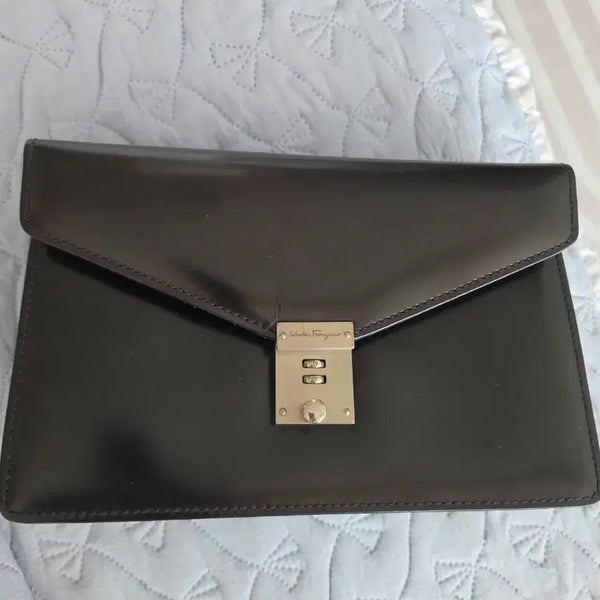 [BUNJANG] Salvatore Ferragamo Vintage Leather Clutch / 페라가모 블랙 클러치