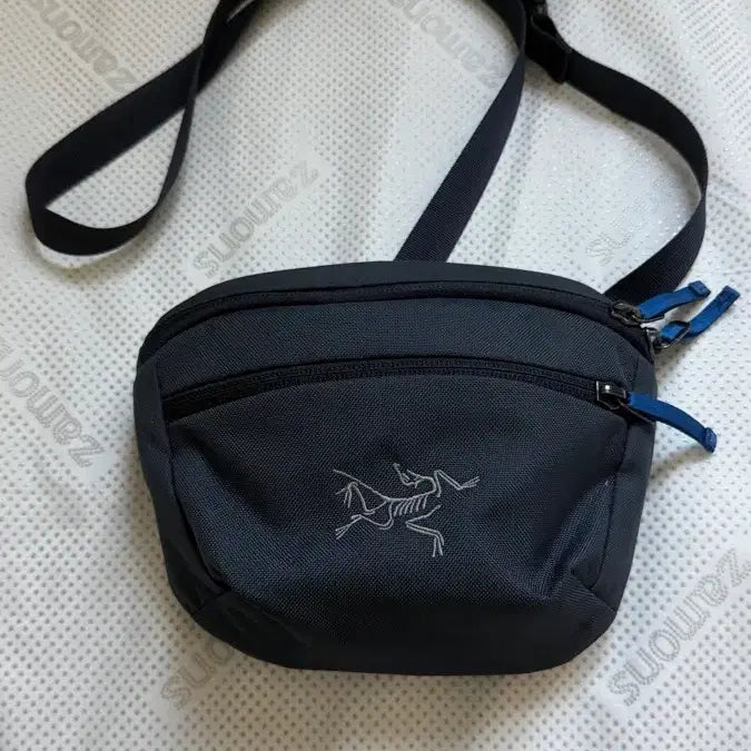 [BUNJANG] Arc'teryx Mantis 1 Backpack Black Sapphire Vitality / 아크테릭스 맨티스 1 블랙사파이어 바이탈리티