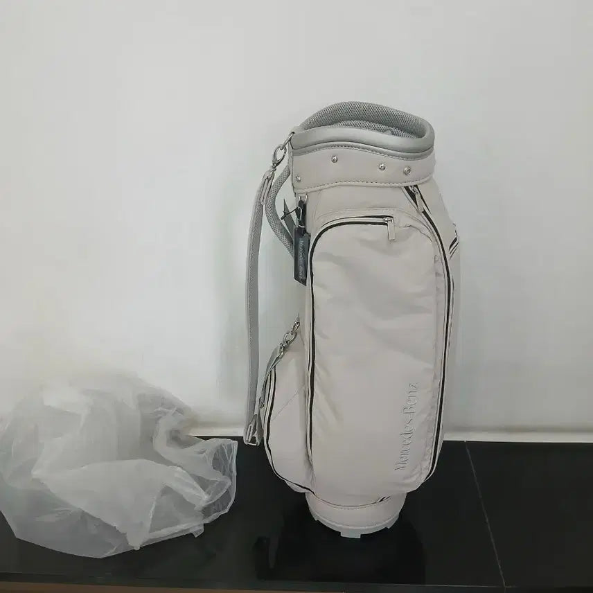 [BUNJANG] Mercedes-Benz Golf Bag Ivory / 메르세데스벤츠 골프백 아이보리 입니다