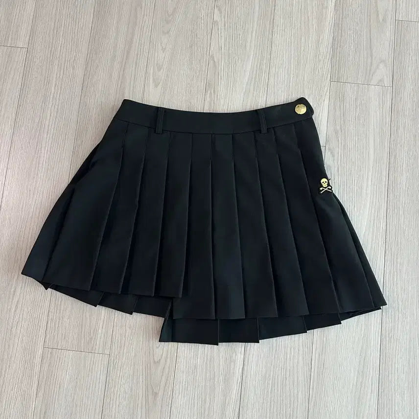 [BUNJANG] Mark &ロナ Golf Skirt Black Gold Logo Detail Size XS / 마크앤로나 봄가을 스커트 34 정품