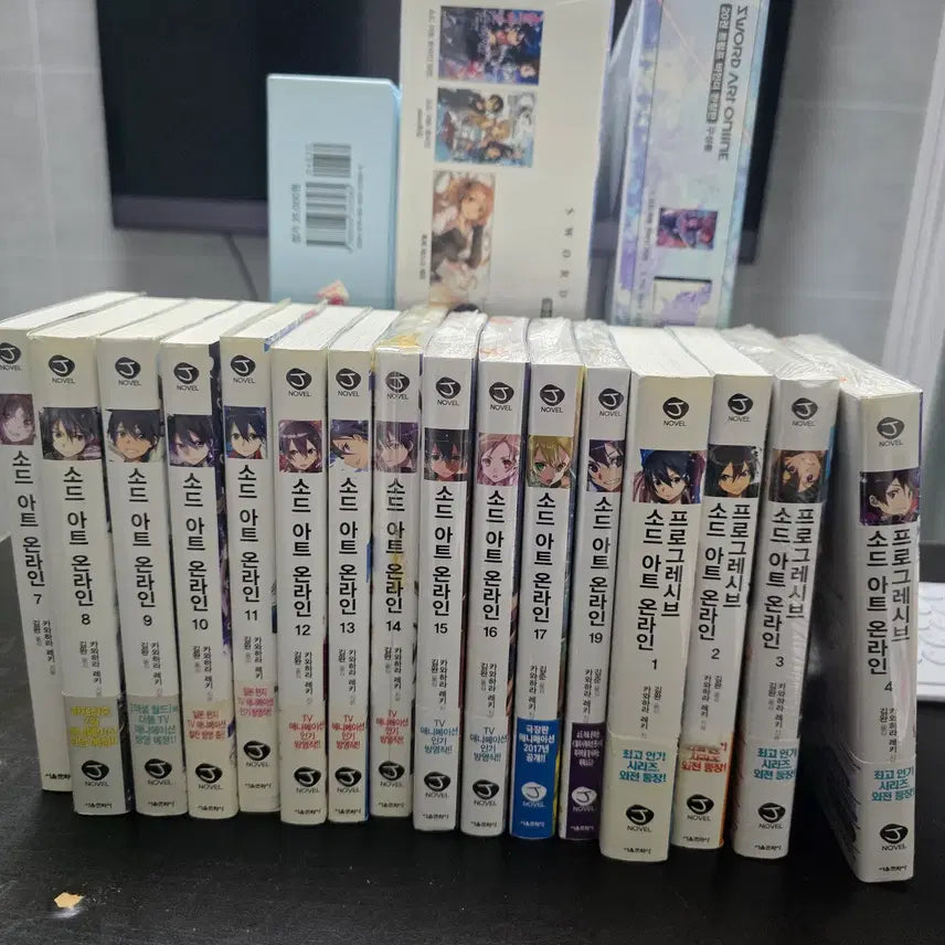 [BUNJANG] Sword Art Online Novels (Volumes 7-20, Progressive 1-4) Limited Editions / 소드 아트 온라인 7~20, 프로그레시브 1~4 + 18,19,20권 한정판 팝니다.