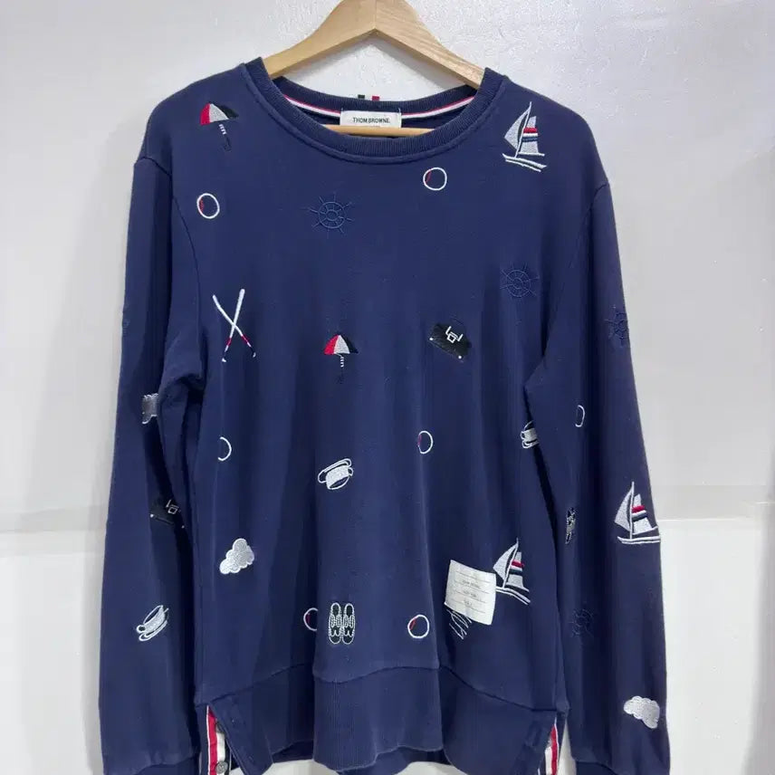 [BUNJANG] Thom Browne Navy Boat Embroidered Sweatshirt / 톰브라운 네이비 보트 자수 맨투맨