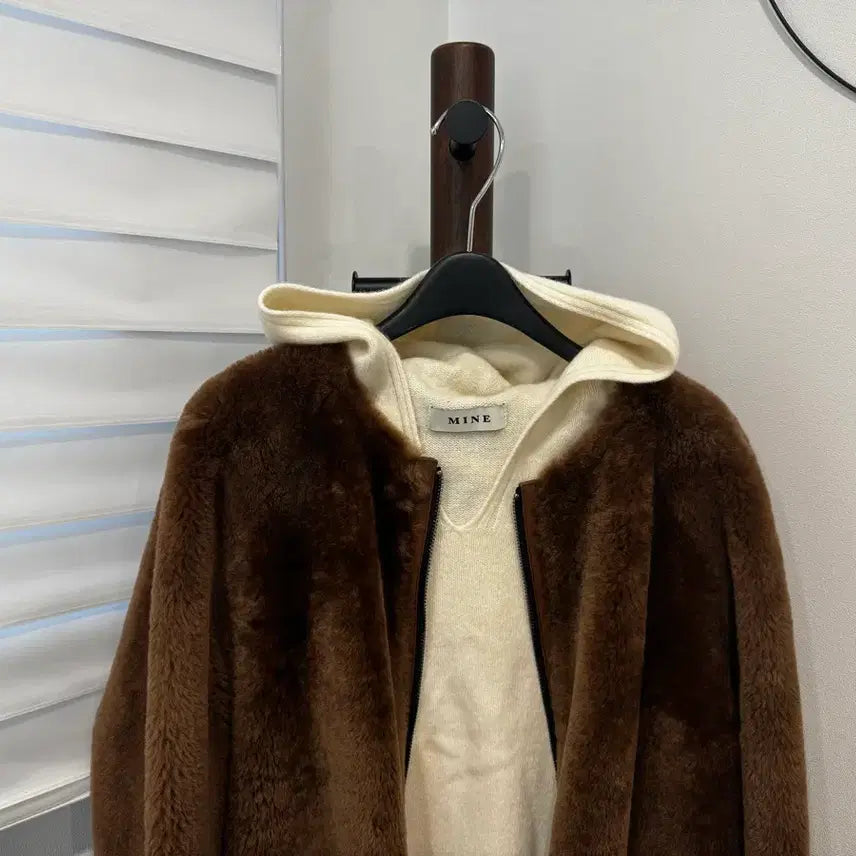 [BUNJANG] MINE Cashmere Blend Hooded Knit Vest Cream Ivory / MINE 마인 캐시미어 혼방 후드 니트 베스트 / 새상품