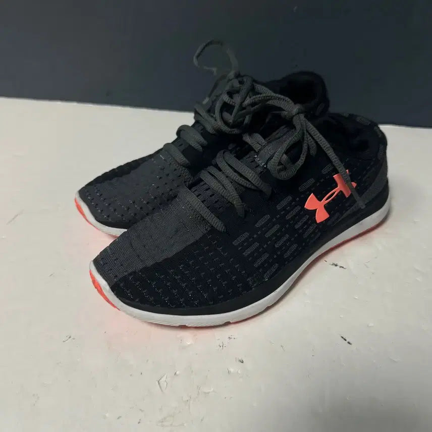 [BUNJANG] Under Armour Threadborne Slingflex Sneakers / 235 언더아머 스레드본 슬링플렉스 스니커즈