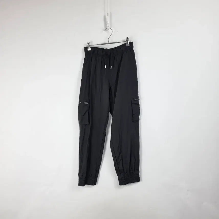[BUNJANG] Nike Black Nylon Cargo Jogger Pants Women's / 나이키 블랙 나일론 밴딩 카고 조거 팬츠 여 28-30인치 260803
