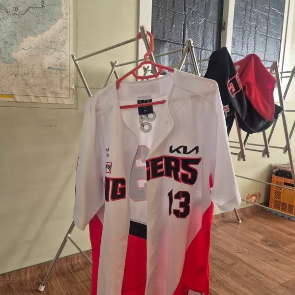 [BUNJANG] Kia Tigers Baseball Uniforms - Yoon Young-chul & Choi Hyoung-woo / 기아타이거즈 유니폼 판매합니다!