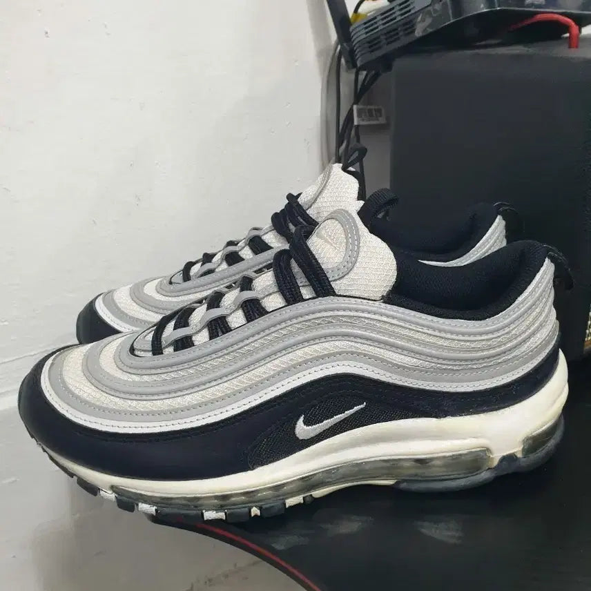 [BUNJANG] Nike Air Max 97 Black White US 8.5 / 나이키 에어맥스 97 검흰265