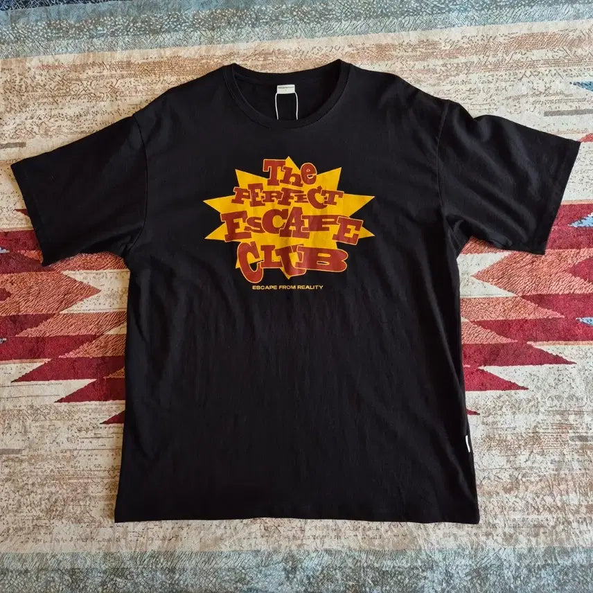 [BUNJANG] Escape from the Perfect Escape Club Big Printing T-Shirt (L/100) / 이스케이프프롬 더 퍼펙트 이스케이프클럽 빅프린팅 반팔 티셔츠 L(100)