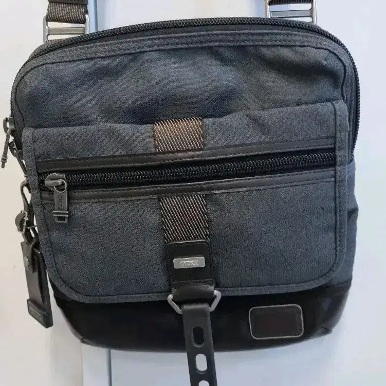 [BUNJANG] TUMI Annapolis Flip Crossbody Bag / 투미(TUMI) 크로스백(아나 폴리스 플립) 거의 새 제품
