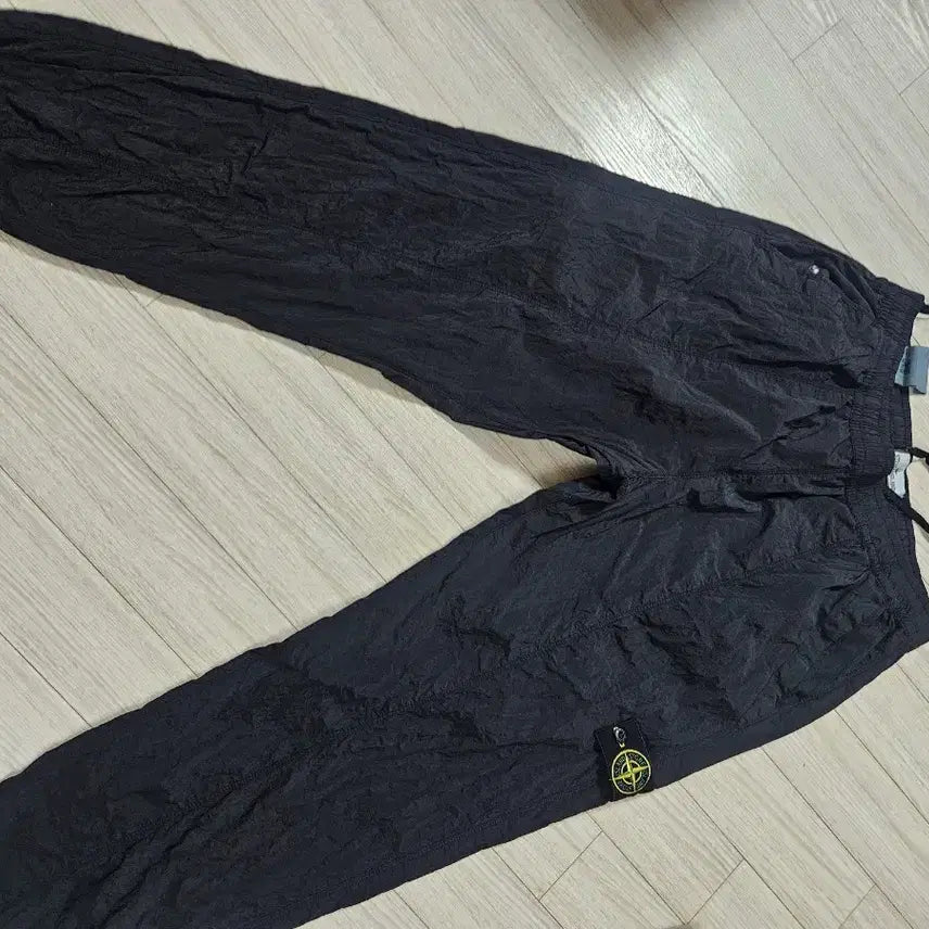 [BUNJANG] Stone Island Nylon Metal Loose Fit Jogger Trousers - Black / 스톤아일랜드 나일론팬츠
