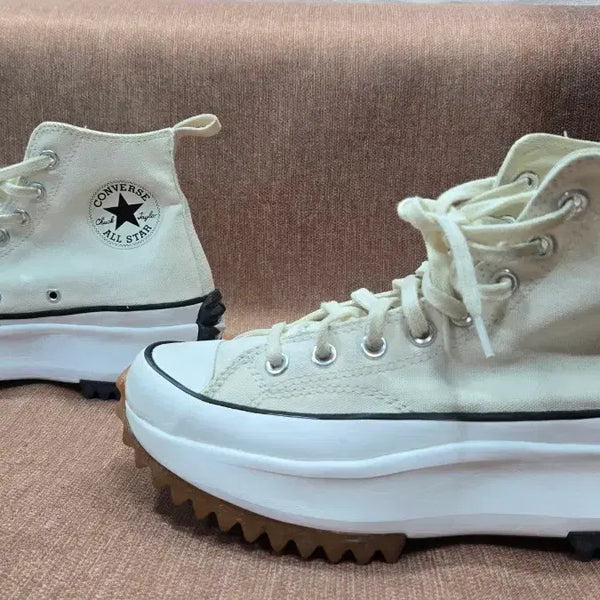 [BUNJANG] Converse Run Star Hike White (255mm) / 컨버스 255mm-  런스타 하이크 화이트