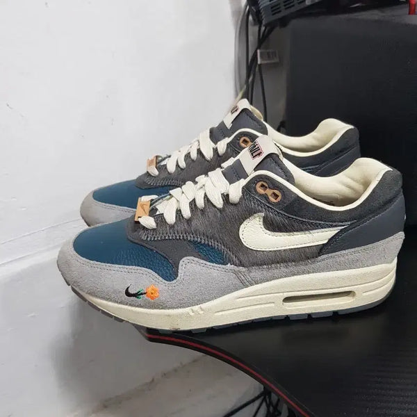 [BUNJANG] Nike Air Max 1 Kasina Collaboration Orange Embroidered Sneakers (255) / 나이키 에어맥스1 카시나 콜라보 오랜지 꽃 자수 스니커즈 255