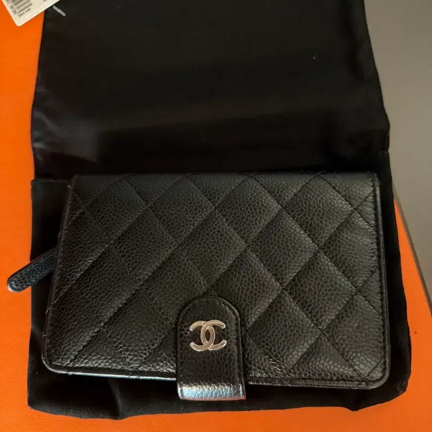 [BUNJANG] Chanel Classic Caviar Long Flap Wallet Black / 샤넬 클래식 캐비어 지퍼 롱플랩 지갑 블랙