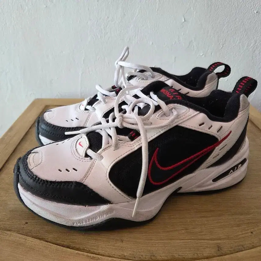 [BUNJANG] Nike Air Monarch IV Sneakers / 나이키 운동화  245