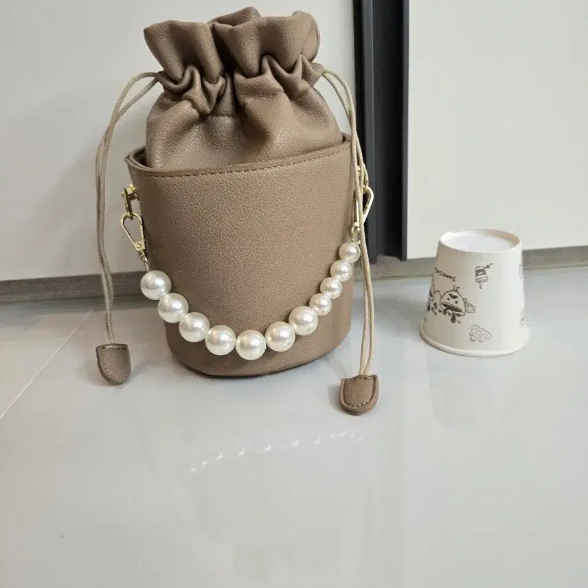 [BUNJANG] Pearl Strap Drawstring Bag - Beige / 진주 스트랩 복조리백 베이지(새상품)