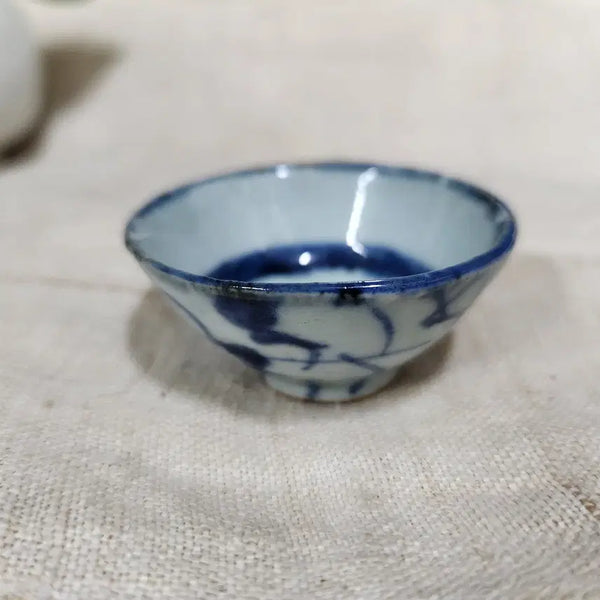 [BUNJANG] Qing Dynasty Blue and White Porcelain 'Chowha' Small Tea Cup / 1/진품 청나라 청화백자 초화문(동심원)소잔