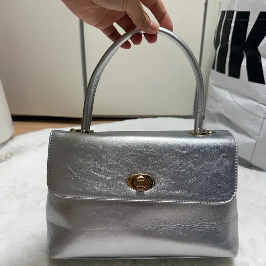 [BUNJANG] Silver Tote Bag / 실버 토트백