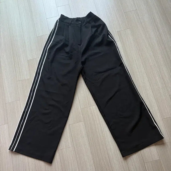 [BUNJANG] ENo Trackline Slacks Pants / ENO 이노 트랙라인 슬랙스 팬츠