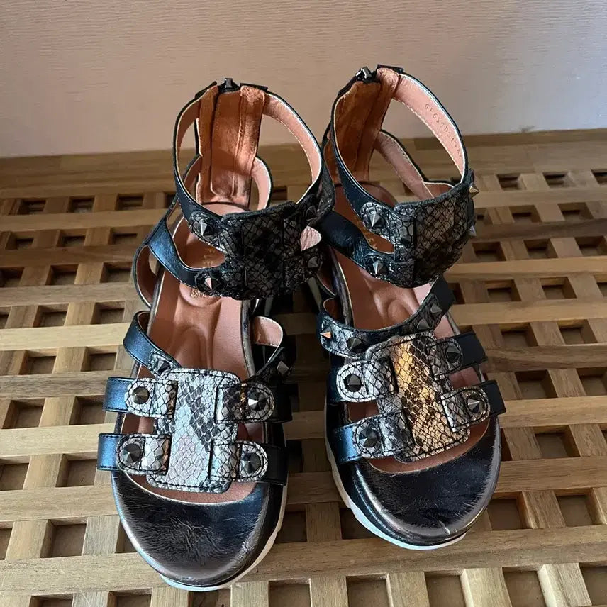 [BUNJANG] GELFFLEX Black Studded Python Mix Sandals / 240 27만원 넘게준 GELFFLEX 블랙 스터드 샌들