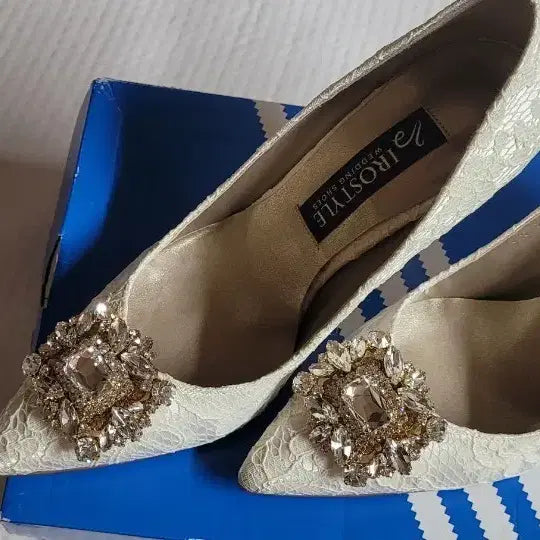 [BUNJANG] Airostyle Lace Cubic Embellished Wedding Shoes / 아이로스타일 웨딩 슈즈 레이스 큐빅 장식