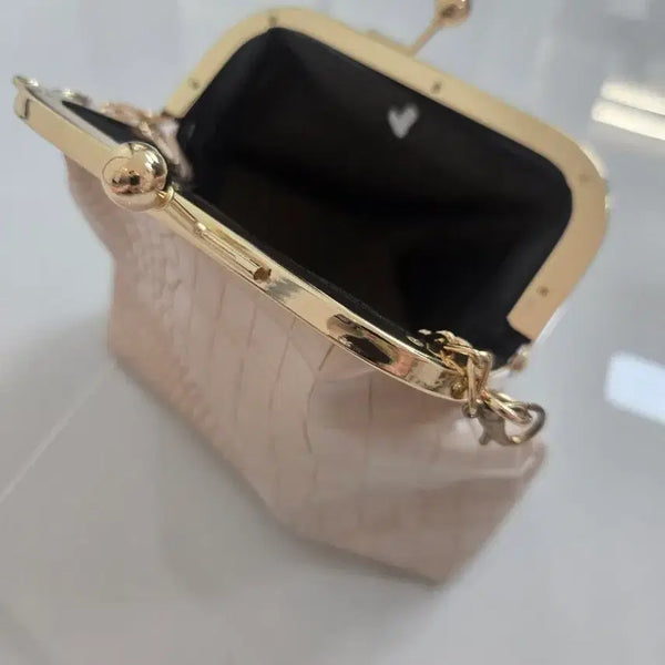 [BUNJANG] Feminine Gold Chain Shoulder Bag / 페미닌한 금장 체인 숄더백(단순촬영)