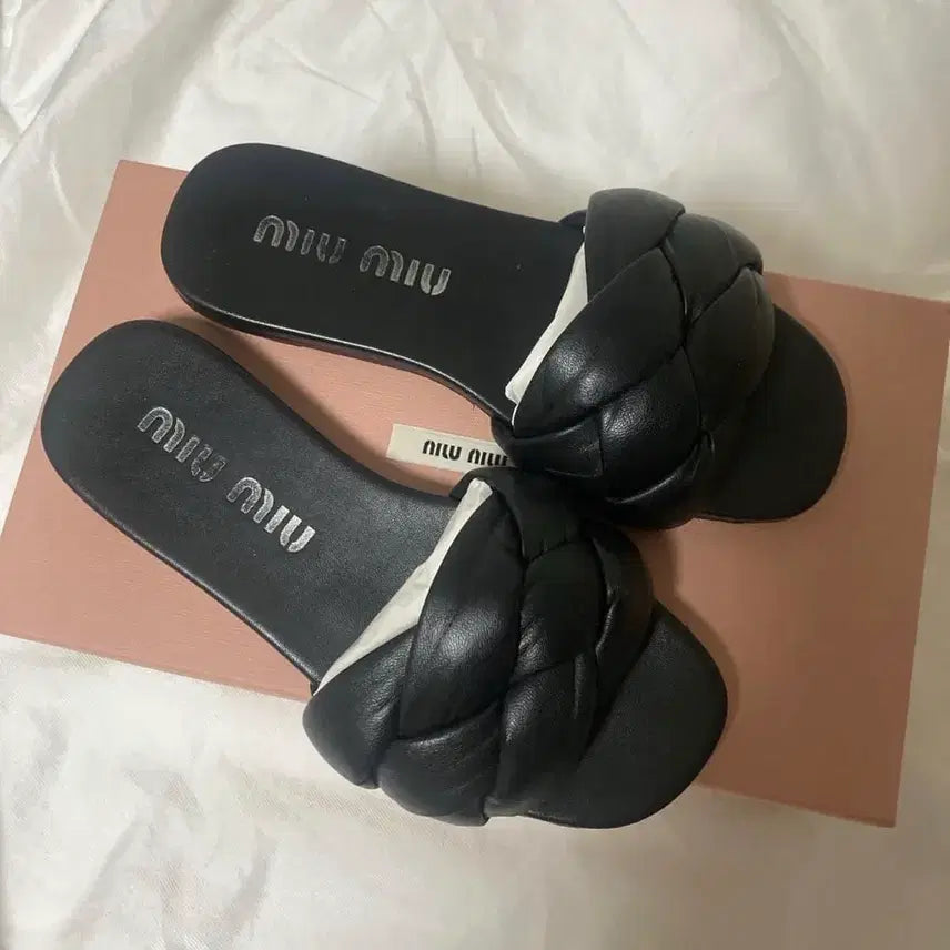 [BUNJANG] Miu Miu Black Slippers Size 36 / 미우미우 슬리퍼 블랙 36
