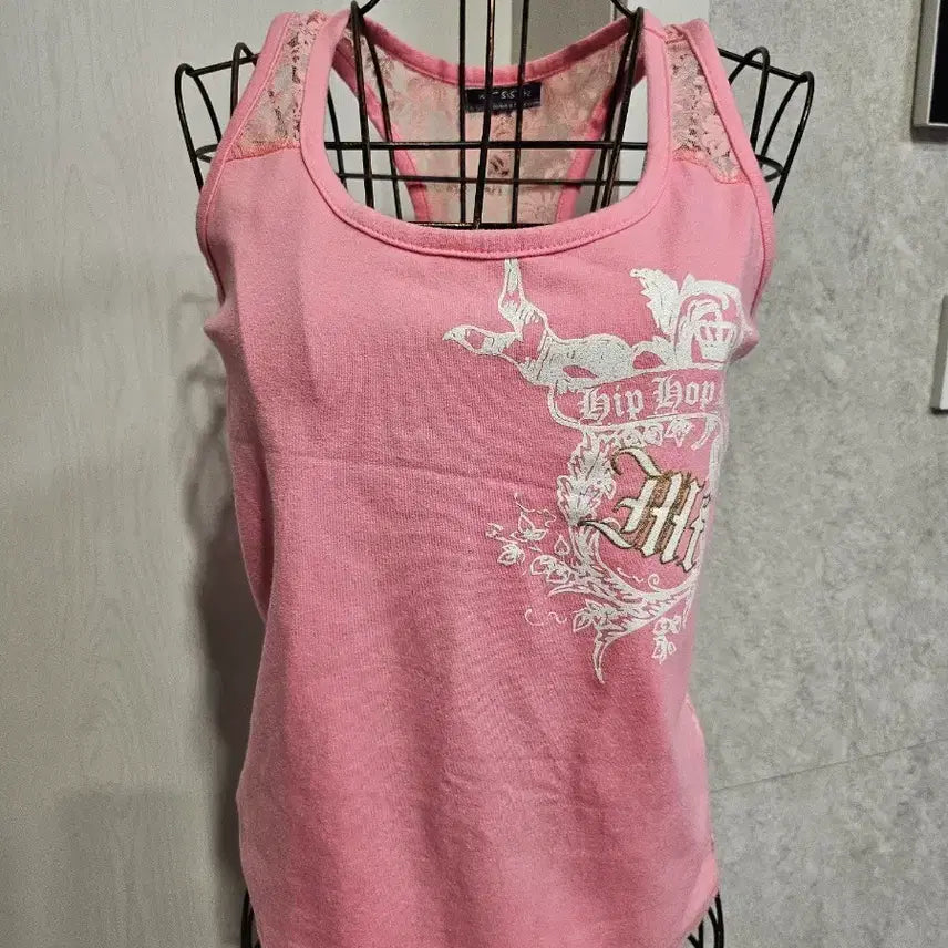 [BUNJANG] Pink Lace Tank Top with Unique Front Print / 핑크색 레이스 탱크탑