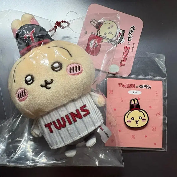 [BUNJANG] LG Twins Usagi Mascot Plush & Badge Set / LG 트윈스 우사기 마스코트 인형 & 뱃지 세트