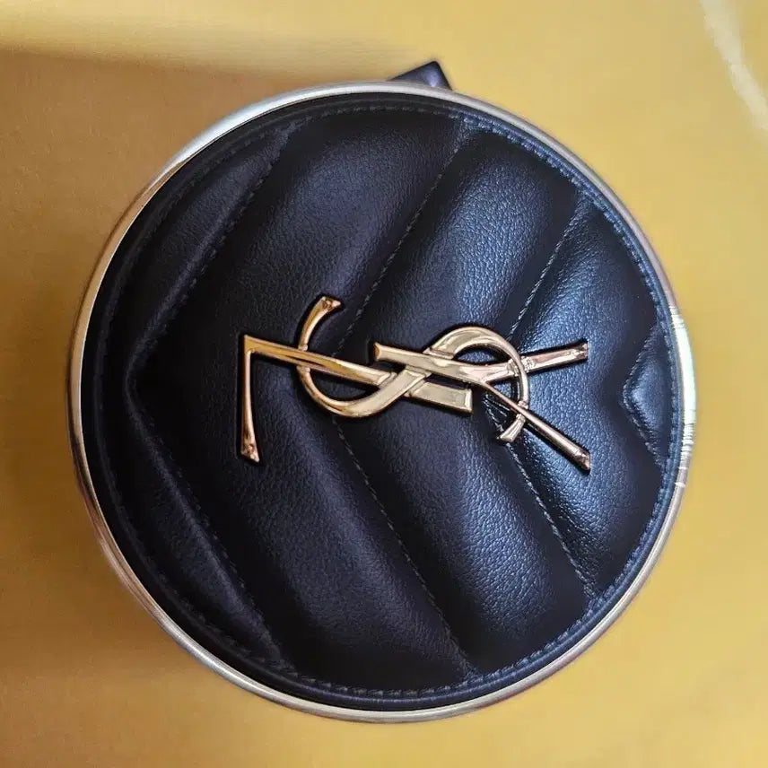 [BUNJANG] Yves Saint Laurent Encre de Peau Cushion SPF 23, Shade 20 / 입생로랑 엉크르 드 뽀 쿠션 새상품 20번