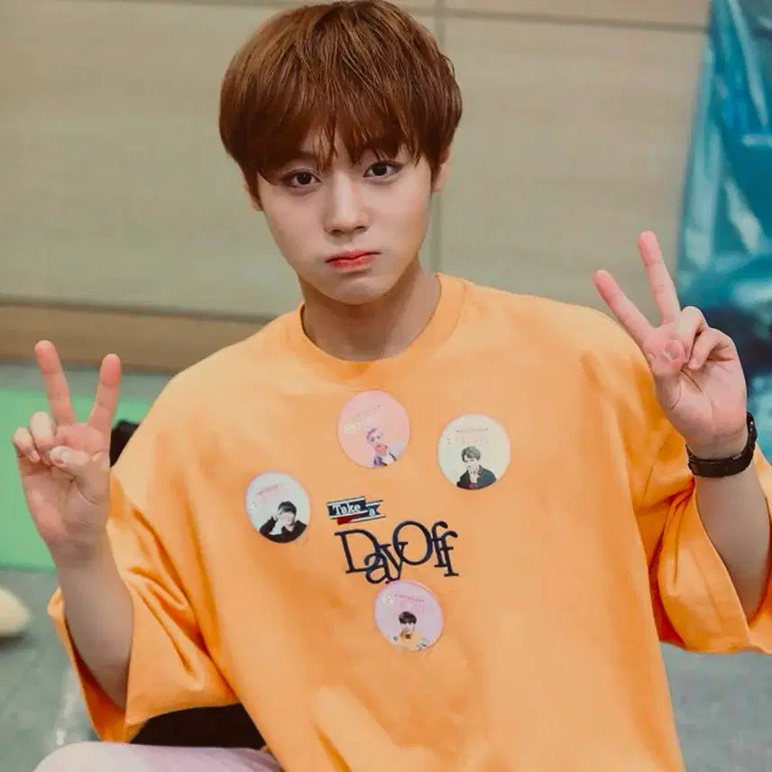 [BUNJANG] Romantic Crown Layered Oversized Park Jihoon T-Shirt (M) / M) 로맨틱크라운 레이어드 오버핏 박지훈 티셔츠