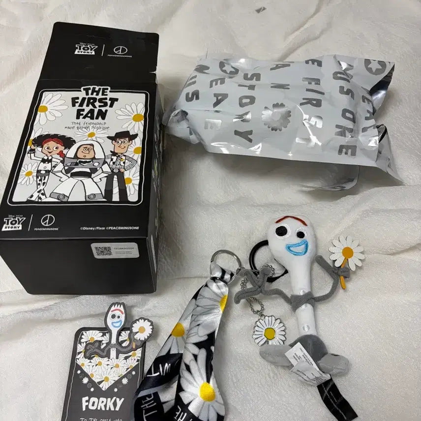 [BUNJANG] Toy Story Forky & My Melody Floral Strap Keychain Set / 토이스토리 포키 키링 마이멜로디 꽃무늬