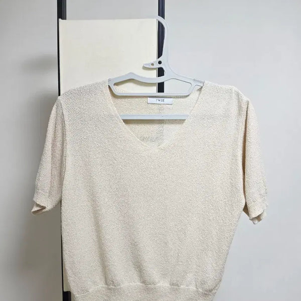 [BUNJANG] Twee V-Neck Short-Sleeve Knit Ivory / twee 브이넥 반팔 니트 아이보리
