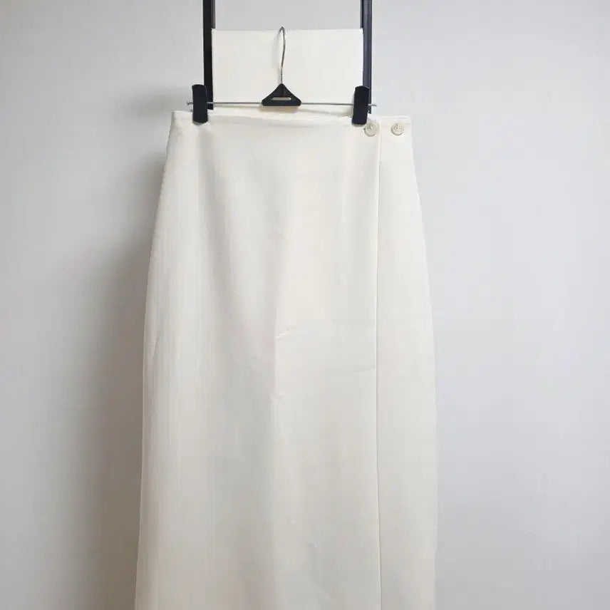 [BUNJANG] Ivory Midi Wrap Skirt with Button Detail / 아이보리 랩 스커트