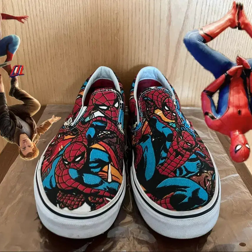 [BUNJANG] Vans x Marvel Spider-Man Collaboration Slip-On Shoes / Vans 반스 x Marvel 마블 코믹스 히어로 스파이더맨 협업 슬립온 290